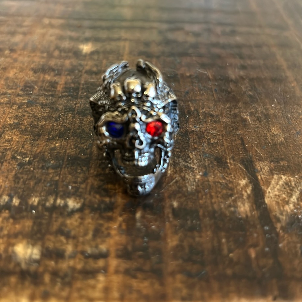 Men's skull ring size 8